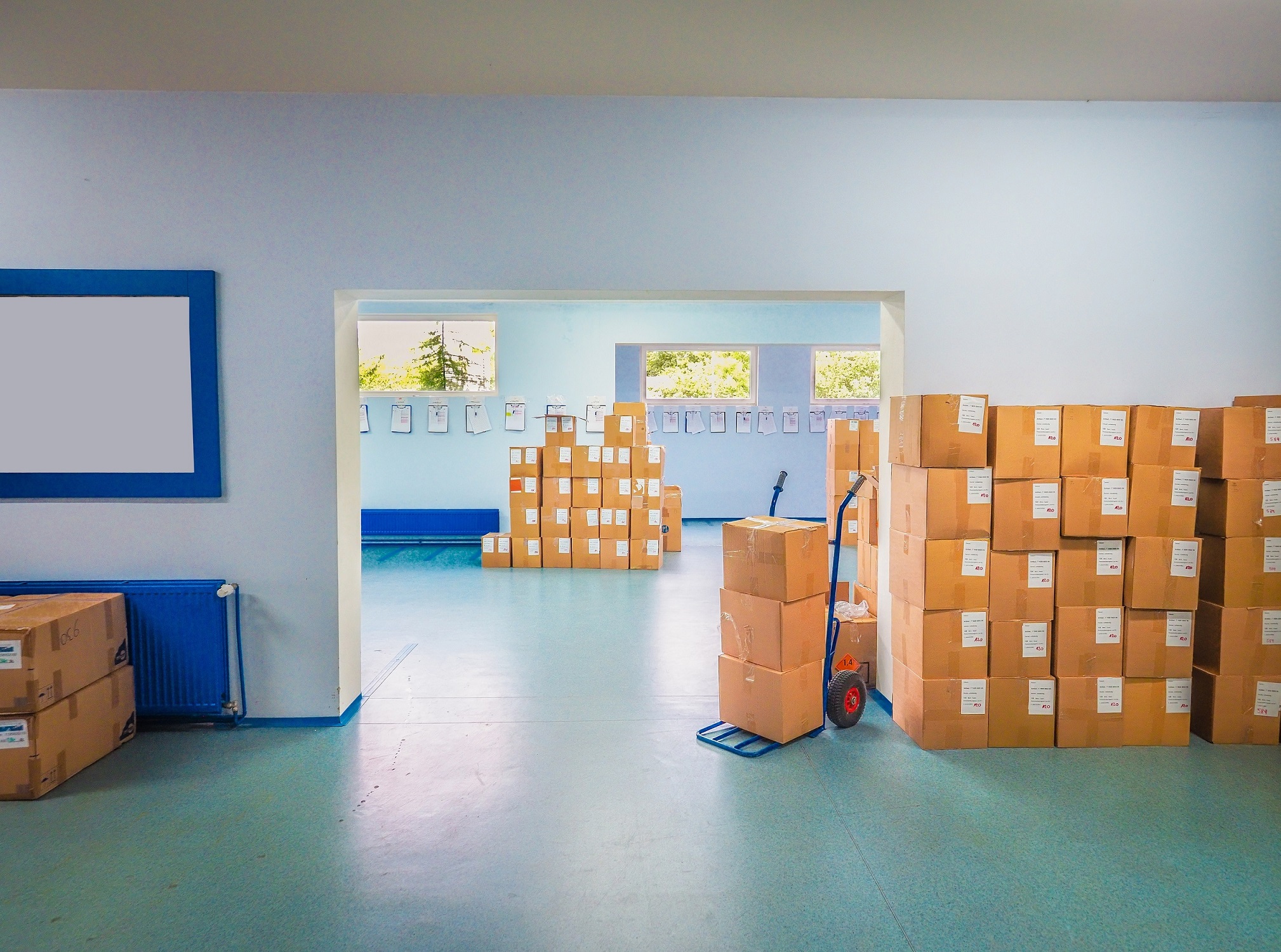 OWA Lagerhaus in Kadaň mit Montageräumen — Infrastruktur für Auftragsfertigung, Verpackung und Logistik nach Deutschland
